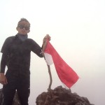 Eko Syamsudin di atas puncak Gunung Merapi.